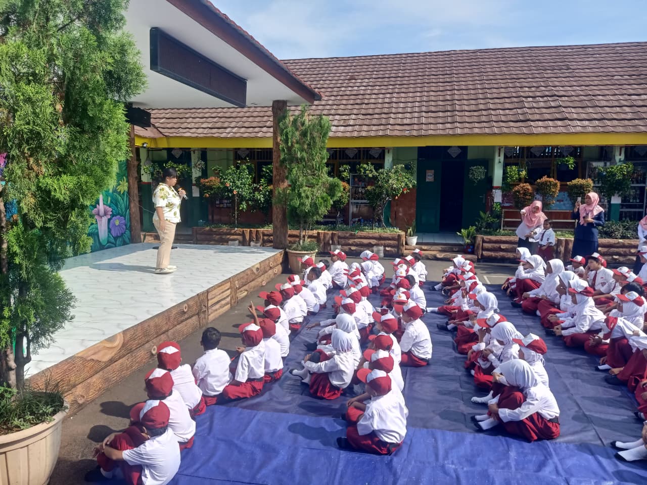 Wisata LiterAsyik Ke SDN Pekayon 03